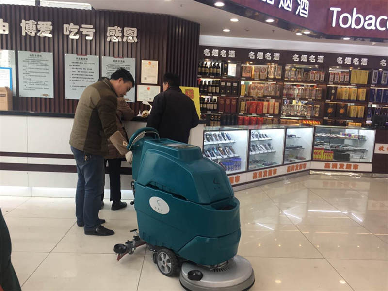 徐州家潤發(fā)超市——手推車洗地機(jī)